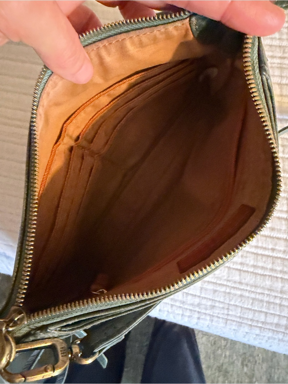 Hobo Darcy Crossbody - Picture 3 of 3